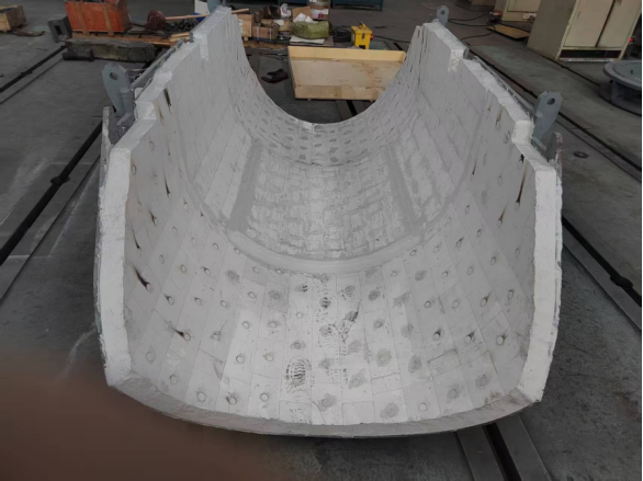 Alloy steel wear-resistant liners for BF